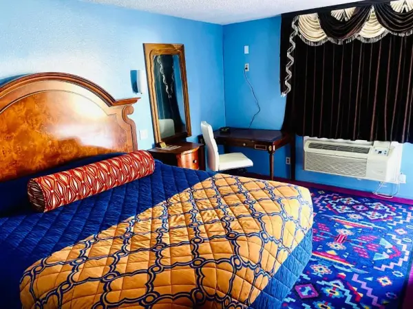 A Fisher's Inn Motel 8